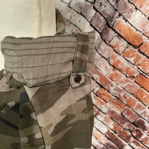 Sanctuary Boyfriend Camo Shirt Size Medium - Picture 5 of 8